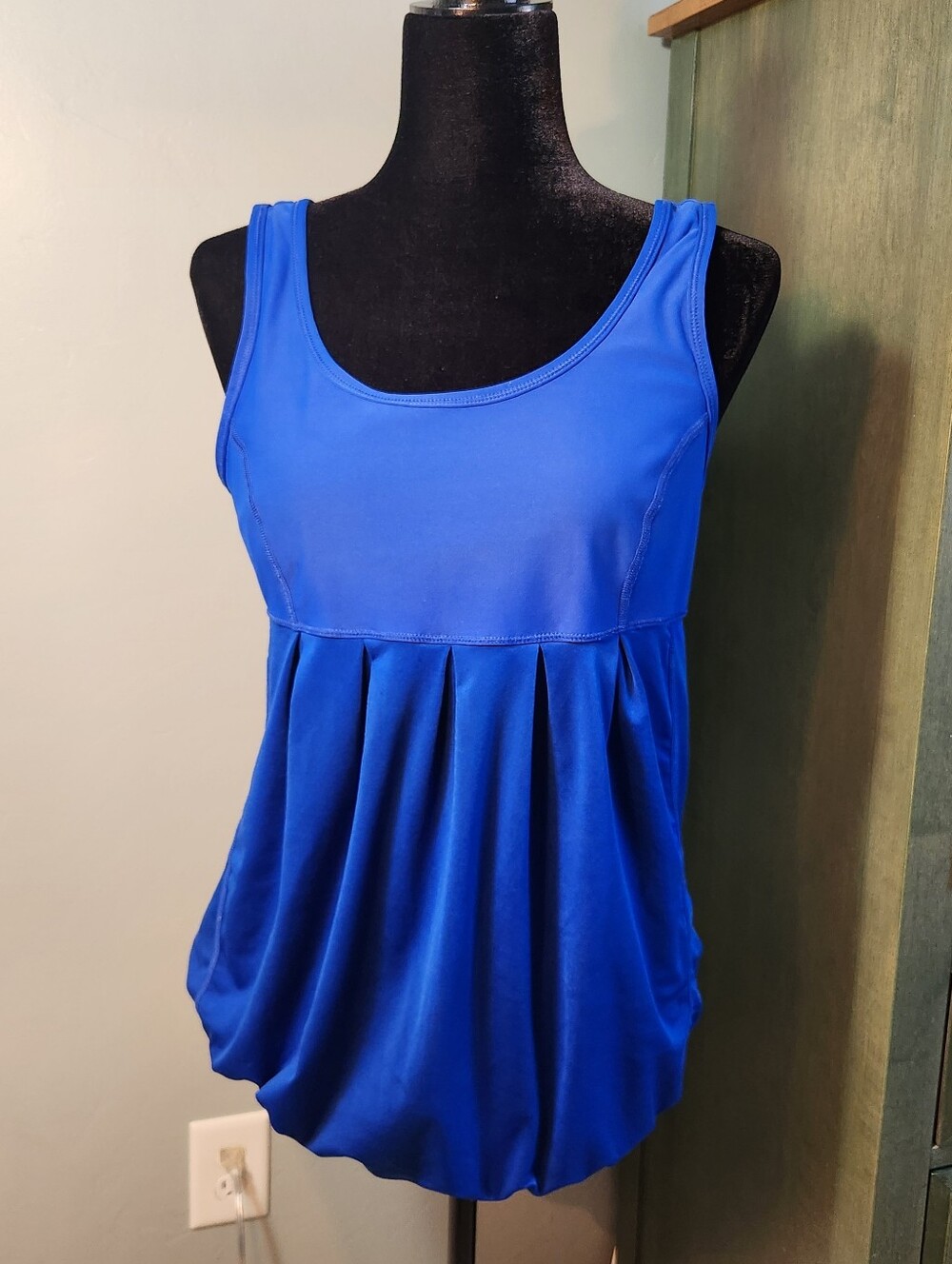 Blue Women’s Sleeveless Pleated Tank Top
